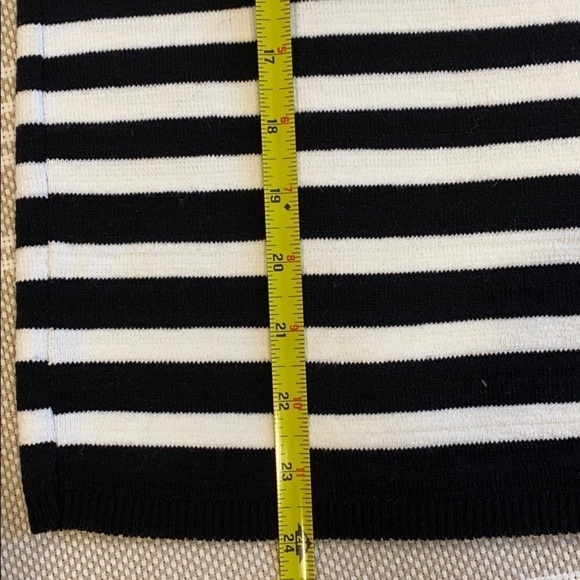 EUC Striped sleeveless sweater shell top - Picture 10 of 12